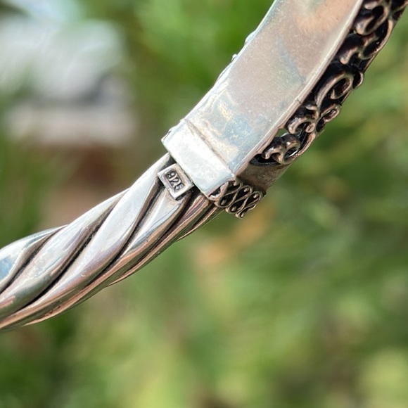 Silpada Filigree Twisted Floral Cable
Bangle Hinged Bracelet RARE B0669 - Picture 11 of 12